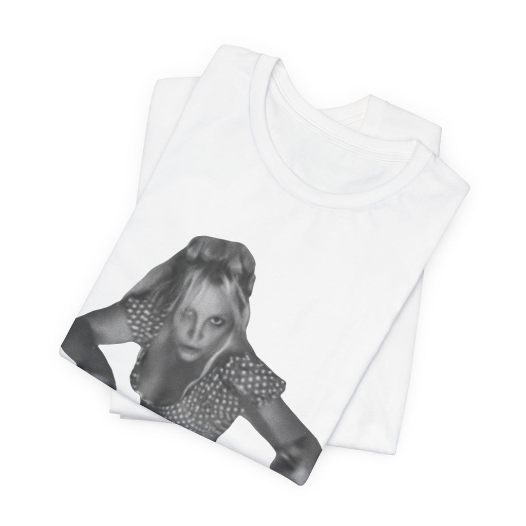 Vintage Grunge Graphic Tee – Monochrome Retro Pinup Girl Design