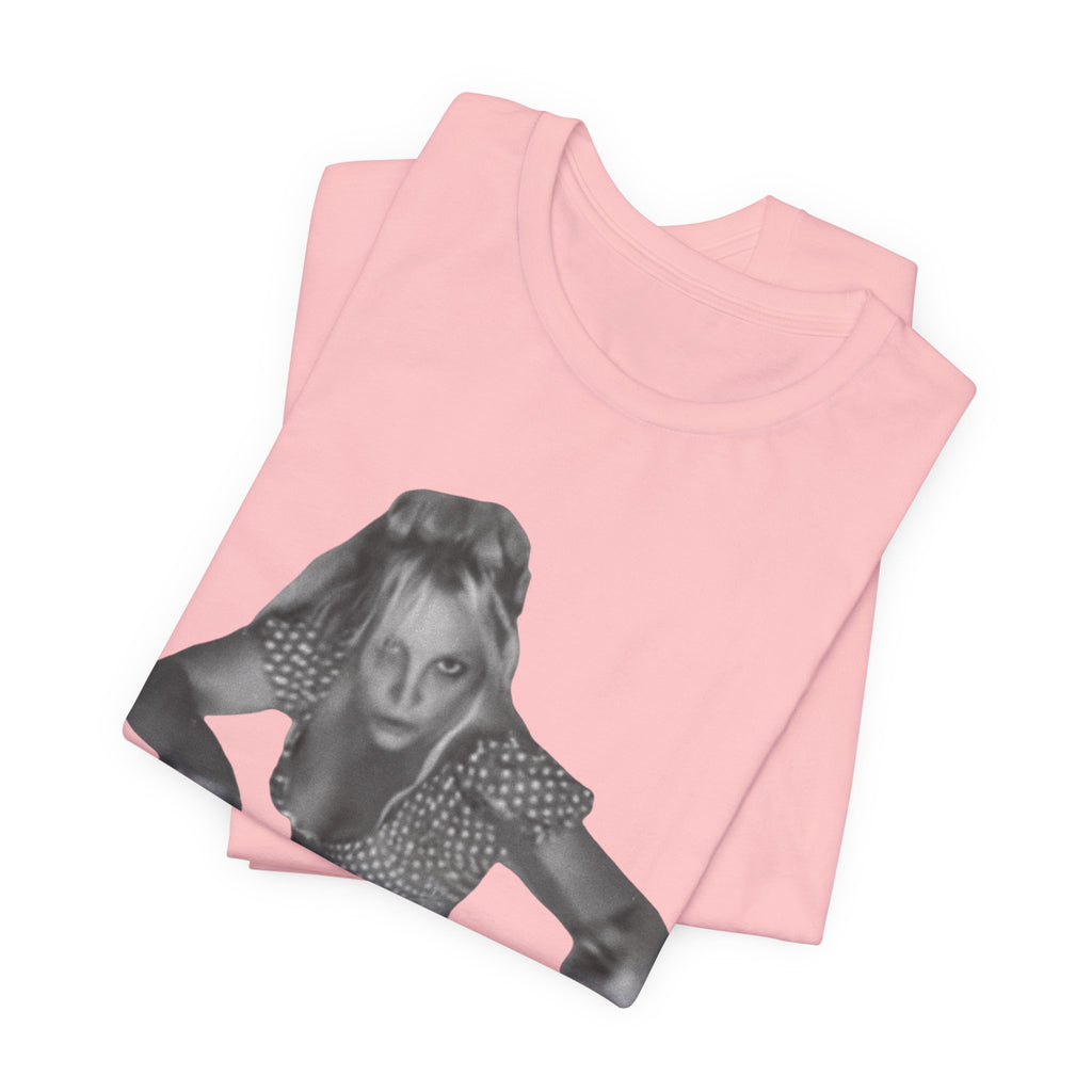 Vintage Grunge Graphic Tee – Monochrome Retro Pinup Girl Design